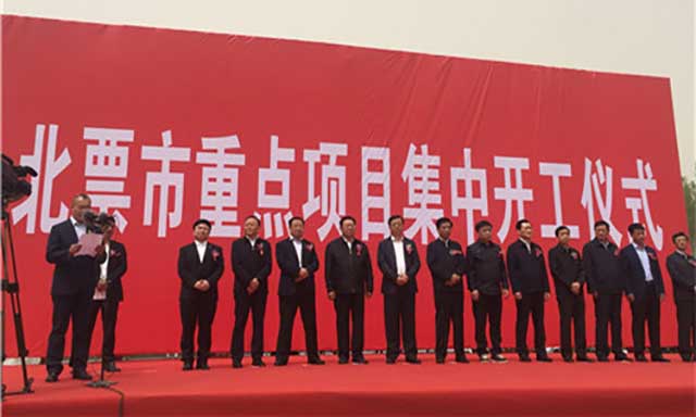 中慶建設(shè)集團李洪宇代表企業(yè)講話_副本.jpg 中慶建設(shè)集團李洪宇代表企業(yè)講話_副本.jpg