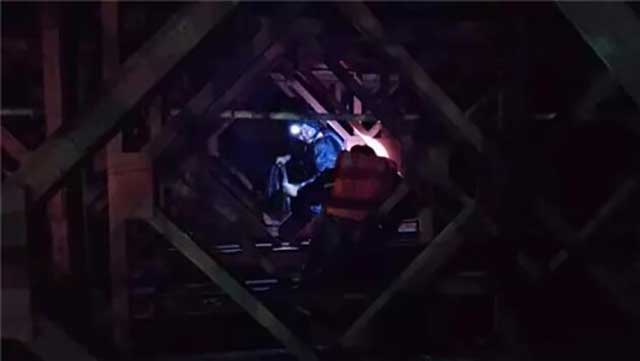 橋梁同事們?cè)阼旒苌霞庸特惱灼?jpg 橋梁同事們?cè)阼旒苌霞庸特惱灼?jpg